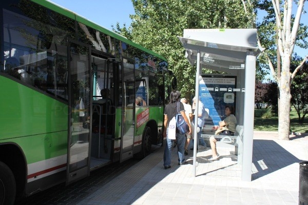 Pozuelo refuerza las líneas circulares de autobuses que recorren el municipio y estrena nuevas paradas en el Valle de Las Cañas