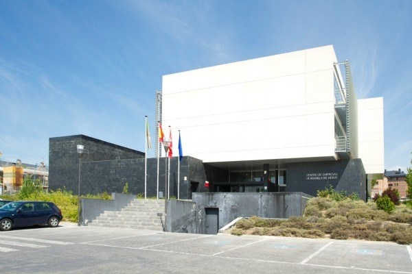 El paro baja en Boadilla por tercer mes consecutivo, situándose  la tasa de desempleo en el 5,8%
