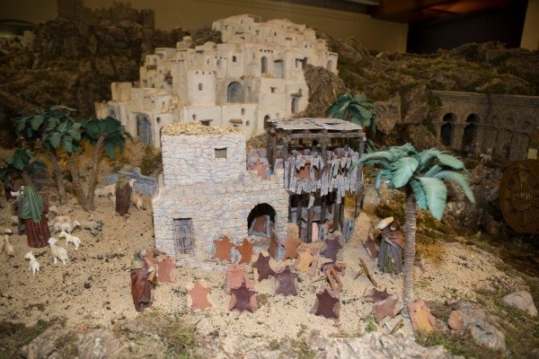 El gran belén municipal de 64 metros cuadrados y más de 500 figuras ya se puede visitar en el Ayuntamiento de Pozuelo