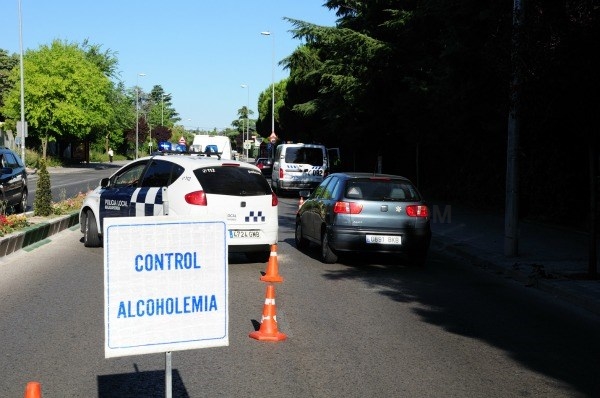 Majadahonda realiza una campaña conjunta de Policía y Guardia Civil para evitar accidentes por consumo de alcohol y drogas