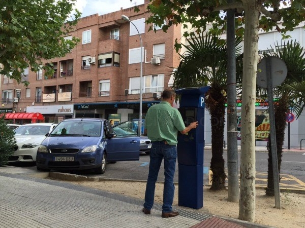 El Ayuntamiento ofrece treinta minutos adicionales de aparcamiento regulado durante el periodo navideño