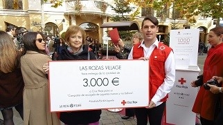 Las Rozas Village dona 3000 € a la Asamblea de Cruz Roja Majadahonda Las Rozas