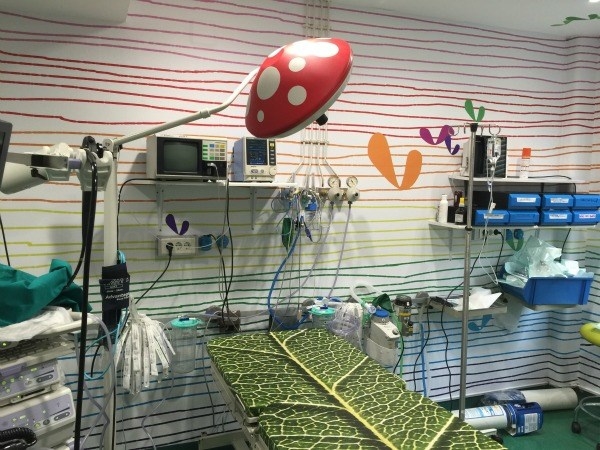 El Hospital La Paz humaniza la Unidad de Dolor Infantil con juegos de luz y color