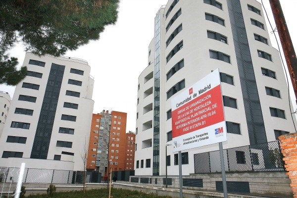 Cifuentes entrega viviendas sociales con alquileres desde 36 euros al mes
