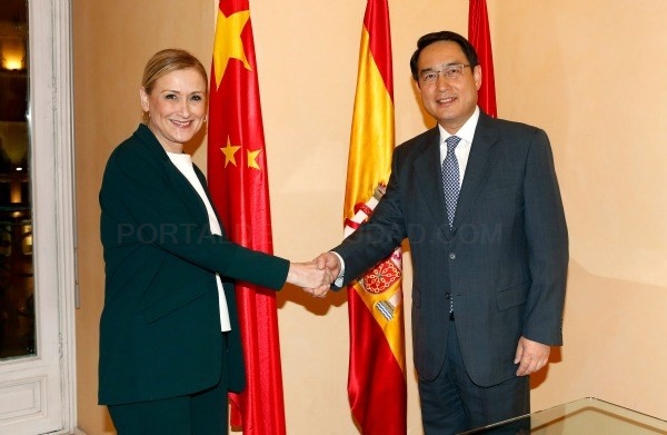 Cifuentes se reúne con el embajador chino en España
