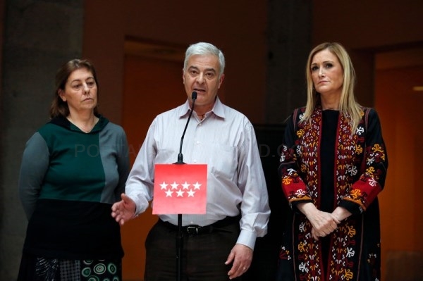Cifuentes se reúne con los padres de Diego González