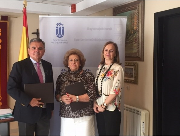 El Alcalde firma el acuerdo de colaboración con la Asociación de Pensionistas y Tercera Edad “Reina Sofía”