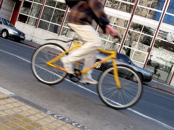 Los beneficios del ciclismo urbano como hábito saludable y sistema de transporte alternativo