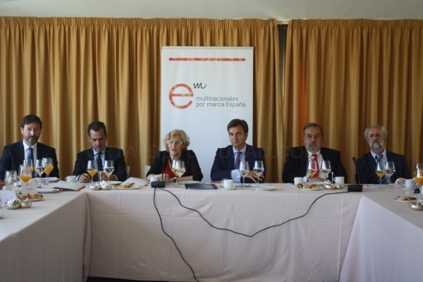 Carmena se reúne con la Asociación Multinacionales por marca España