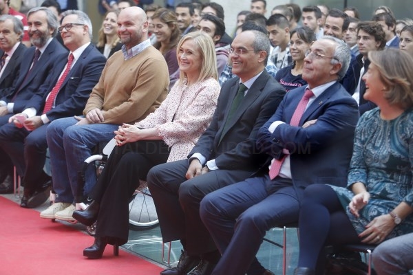Cifuentes felicita a olímpicos y paralímpicos madrileños por su "esfuerzo y superación" imprimir >