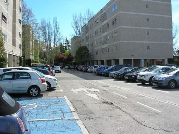 El Pleno aprueba establecer el aparcamiento regulado en Virgen de Icíar