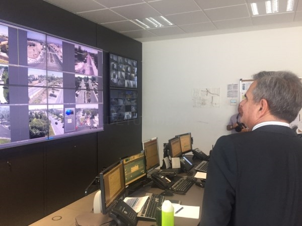La Policía Local mejora el control de las imágenes ofrecidas por treinta cámaras instaladas en la ciudad.
