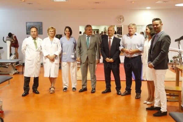 Los pacientes del servicio de Rehabilitación del Hospital Puerta de Hierro ya usan las máquinas donadas por Físico.