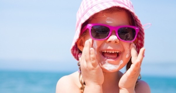 Consejos para proteger a los más pequeños del sol en plena ola de calor.