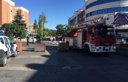 El Ayuntamiento coloca maceteros de grandes dimensiones en las entradas a la calle peatonal Gran
