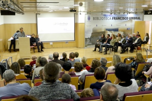 El Ayuntamiento rinde homenaje a los voluntarios.