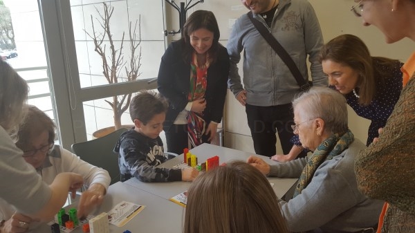 en marcha el taller ‘Ciencia para la familia’ en los centros de mayores.