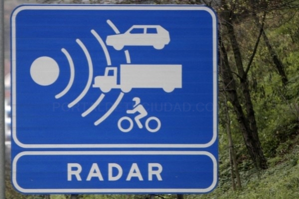 El Ayuntamiento inicia una campaña de control de velocidad con un radar móvil.