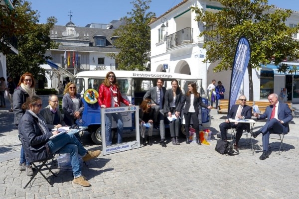 Esta mañana, en la Plaza Mayor, ha tenido lugar la presentación de la “Furgo Joven”.