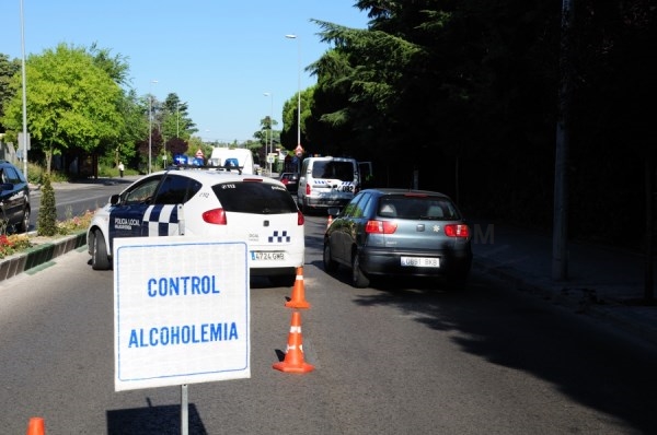 La Policía incrementa los controles de tráfico y alcoholemia durante las vacaciones de Navidad.