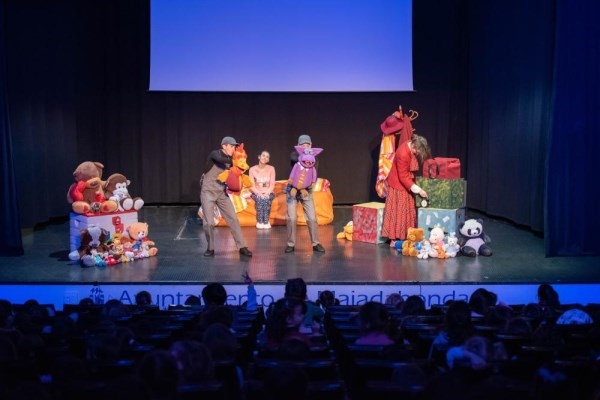 El Ayuntamiento programa teatro para escolares como herramienta de interés pedagógico.