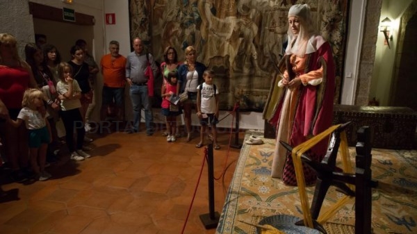 El castillo de Manzanares el Real propone visitas teatralizadas y actividades.