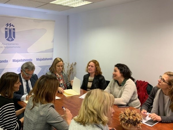 Acuerdo para la financiación de los servicios de ampliación horaria y auxiliares de educación infantil en los colegios de Majadahonda.