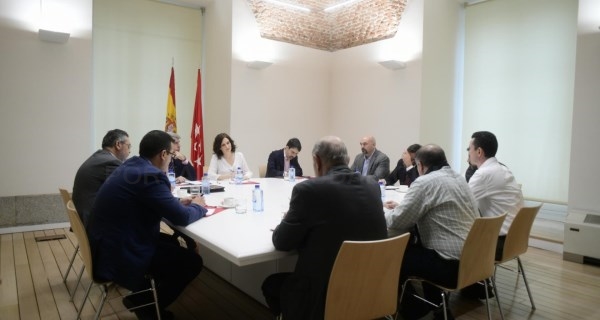 Ayuso se reune con el sector del taxi de la Comunidad de Madrid