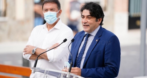 Reformamos y eliminamos barreras arquitectónicas en la plaza de la Constitución de Humanes