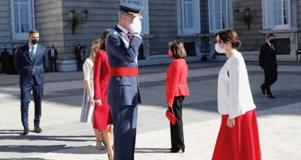 Díaz Ayuso, con Sus Majestades los Reyes en la celebración de la Fiesta Nacional