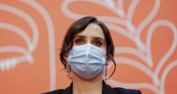 Díaz Ayuso defiende en Barcelona a empresarios, las familias, el español y la libertad educativa
