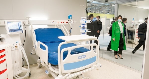 Díaz Ayuso inaugura el Hospital Enfermera Isabel Zenda