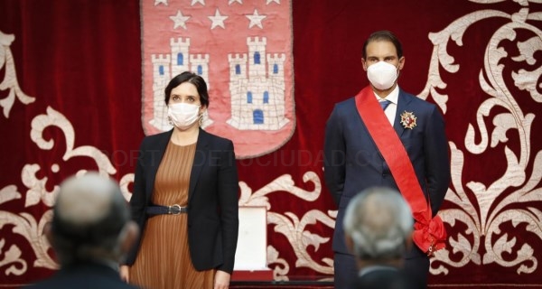 Díaz Ayuso impone la Gran Cruz de la Orden del Dos de Mayo a Rafa Nadal