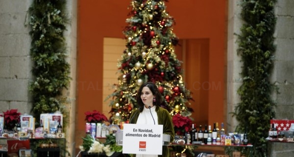 Díaz Ayuso firma un convenio con grandes superficies para promocionar los alimentos madrileños