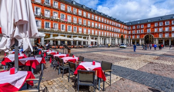 Díaz Ayuso anuncia uso obligatorio de mascarilla en restaurantes y 6 personas por mesa en terrazas