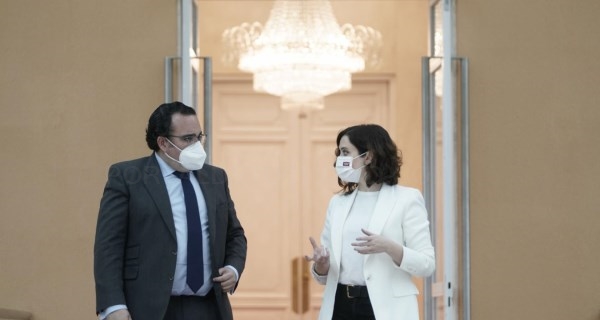 Díaz Ayuso se reúne con el alcalde de Boadilla del Monte para abordar cuestiones del municipio
