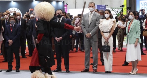 Díaz Ayuso participa en la inauguración de FITUR 2021 presidida por SSMM los Reyes