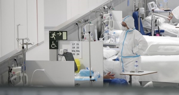 El Hospital público Isabel Zendal de la Comunidad da el alta a su paciente COVID-19 número 5.000