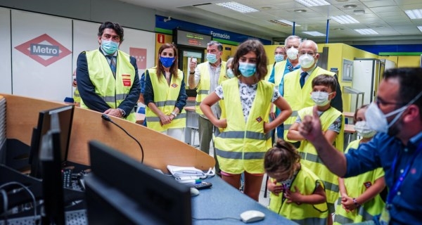 Celebramos el Día de los Abuelos abriendo las puertas de Metro a nietos y abuelos de sus empleados