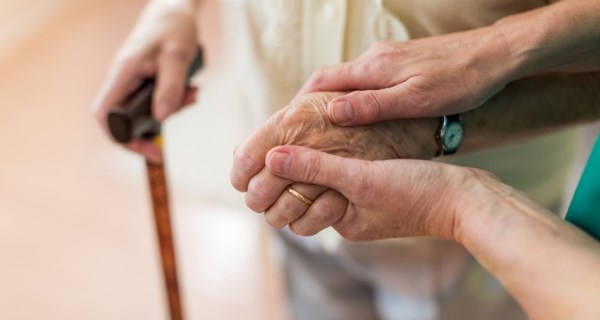 Eliminamos las limitaciones en el número y duración de las visitas a residencias de mayores