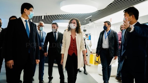 Díaz Ayuso inaugura el nuevo Hub Tecnológico de Huawei