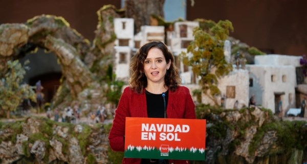 Díaz Ayuso inaugura el tradicional Belén de la Puerta del Sol