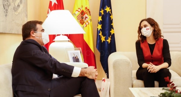 Díaz Ayuso ha recibido al vicepresidente de la Comisión Europea en la Real Casa de Correos