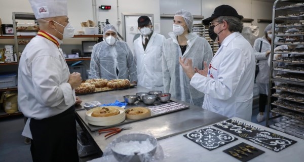 La Comunidad de Madrid apoya a las empresas artesanas que venderán más de 2,5 millones de roscones de Reyes este año