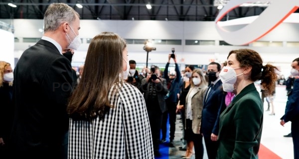 Díaz Ayuso acompaña a los Reyes en la inauguración de FITUR, donde Madrid se presenta como un amplio abanico de experiencias turísticas
