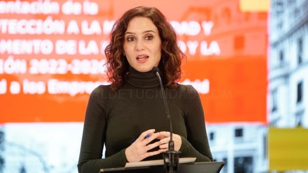 Díaz Ayuso busca la “complicidad” de los empresarios para “revertir el invierno demográfico y reivindicar la familia”