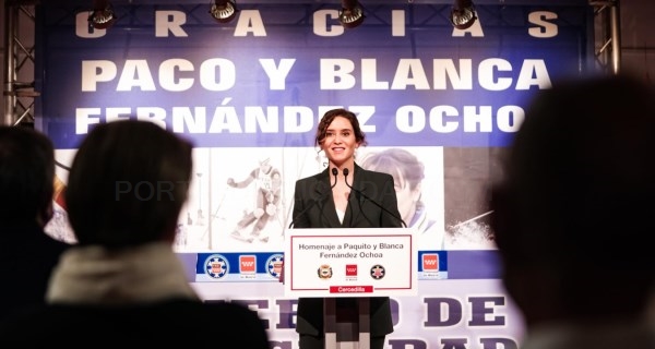 Díaz Ayuso reivindica la figura de Paco y Blanca Fernández Ochoa: “Dos madrileños únicos que han llevado el nombre de España a la cima del deporte”