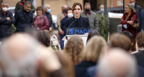 Díaz Ayuso participa en el homenaje al histórico concejal madrileño Tomás Serrano