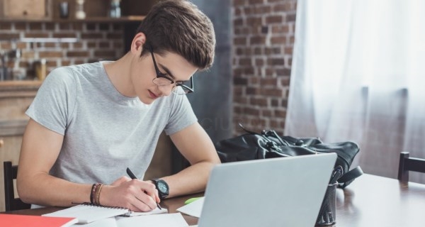 La Comunidad de Madrid aumentará en más de 12.000 beneficiarios las Becas de Bachillerato del próximo curso 2022/23