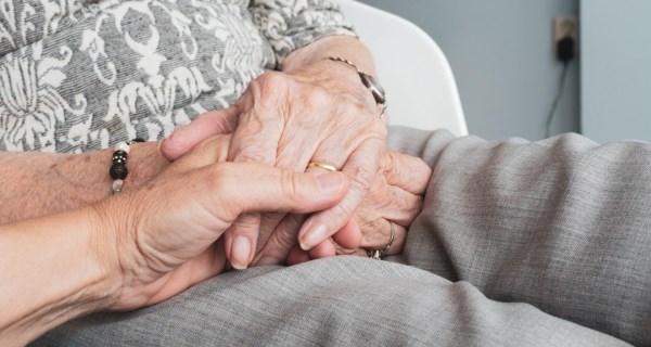 La Comunidad de Madrid renueva el servicio para la atención a mayores dependientes en Centros de Día públicos